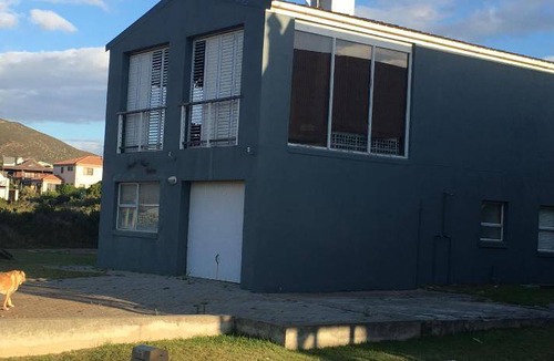 Pringle Bay House | 250 m² House ∙ 4 bedrooms ∙ 9 guests