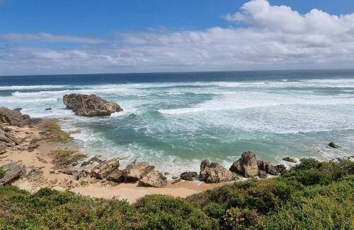 Knysna Central House | 250 m² House ∙ 3 bedrooms ∙ 11 guests