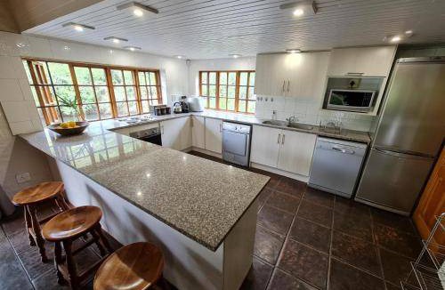 Dullstroom Cabin | 255 m² Lodge ∙ 5 bedrooms ∙ 10 guests