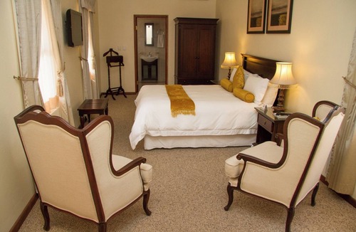Komani House | 26 On Chamberlain Guest House