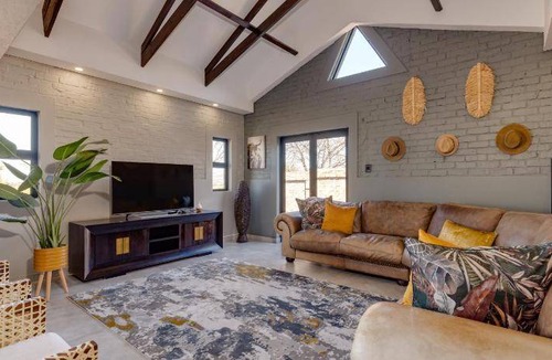 Tshwane Villa | 260 m² Villa ∙ 2 bedrooms ∙ 4 guests