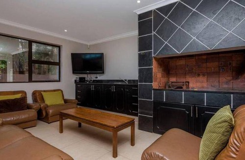 De Kelders House | 266 m² House ∙ 5 bedrooms ∙ 17 guests