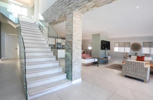Eastcliff Villa | 269 on Main Holiday Home