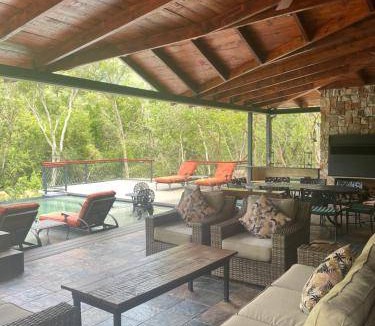Waterval Boven Cabin | 270 m² Lodge ∙ 5 bedrooms ∙ 10 guests