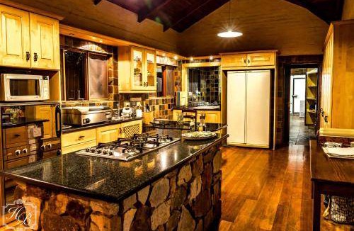 Waterval Boven Cabin | 270 m² Lodge ∙ 5 bedrooms ∙ 10 guests