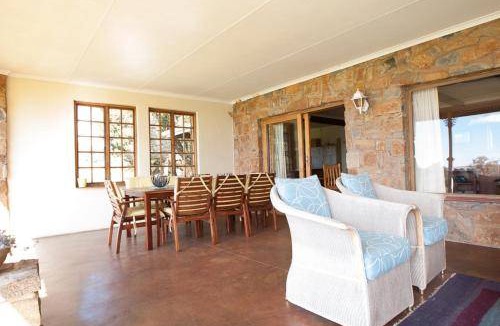 Dullstroom House | 275 m² House ∙ 3 bedrooms ∙ 10 guests