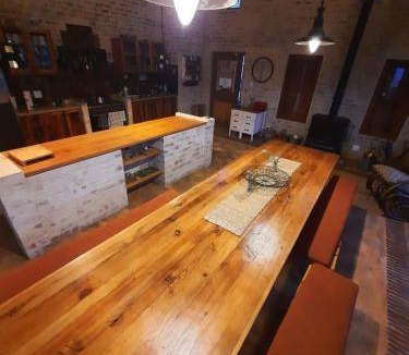 Robertson House | 280 m² House ∙ 5 bedrooms ∙ 16 guests