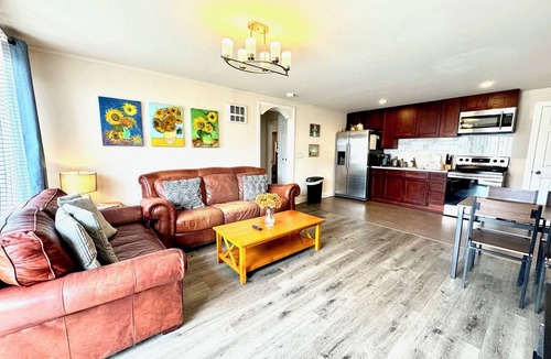 Westlake House | 2b-1b nearby beach