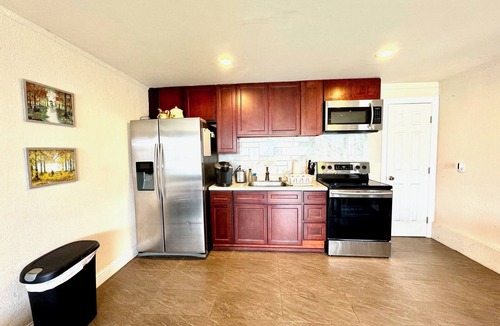 Westlake House | 2b-1b nearby beach