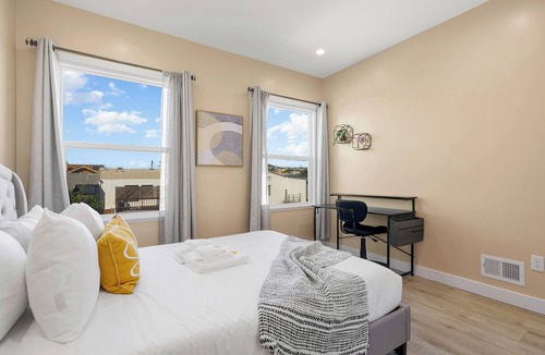 Excelsior Apartment | 2BR 2BA in Excelsior District w Parking