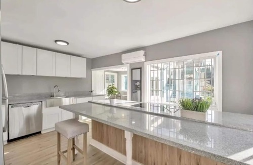Oakland House | 2BR Cozy Oakland Gem