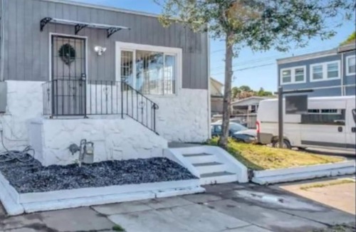 Oakland House | 2BR Cozy Oakland Gem