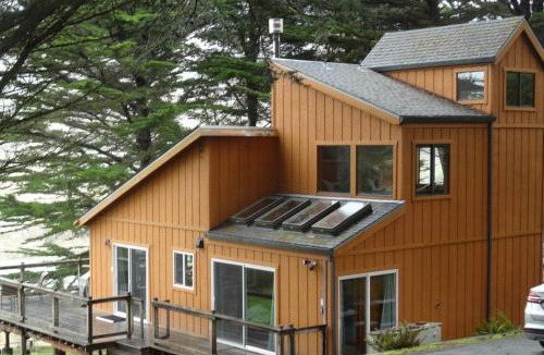 Occidental House | 2BR Estuary Views with Spa and Easy Ocean and River Access