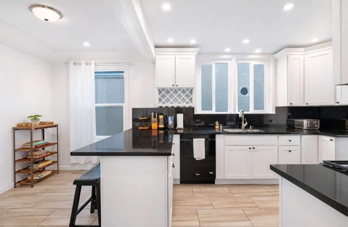 Lone Mountain Apartment | 2BR Flat for Corporate Travelers w/Parking in SF!