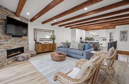 Incline Village Condo | 2BR Incline Village Condo w/Fireplace & Deck