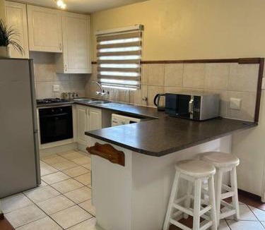 Die Hoewes Apartment | 2c - 4 No load shedding 2bed 2bath with garden