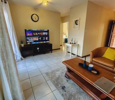 Die Hoewes Apartment | 2d - 50 No load shedding - 2 bedroom