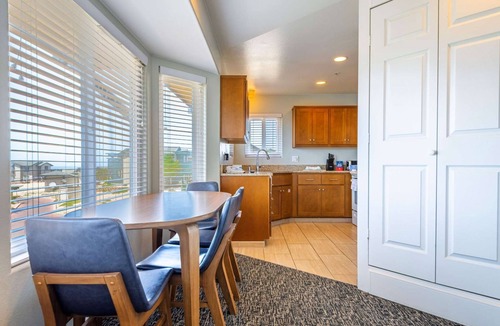Marina Apartment | 2x 2BR in Beach Resort with Pool, Hot Tub, Firepit