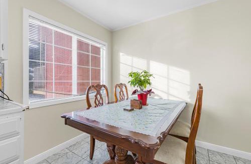 Daly City House | 3 Bedroom 2 Bathroom House, Walkable to BART, Free Parking, Views