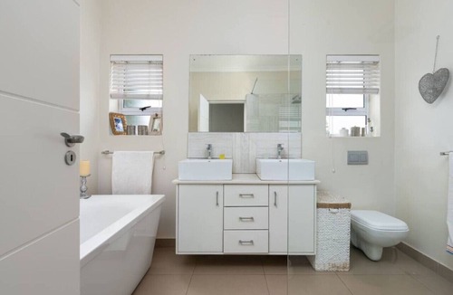 Claremont House | 3-Bedroom Family Home | Uninterrupted Power Supply