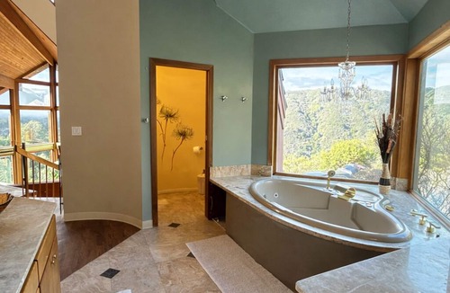Los Gatos House | 3-bedroom house in pleasant Los Gatos with cool AC and sparkling pool