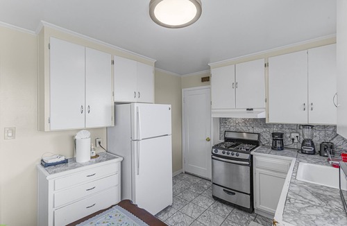 Daly City House | 3 Bedroom House, Walking Distance to BART, Attached Garage, Game Room, and Views