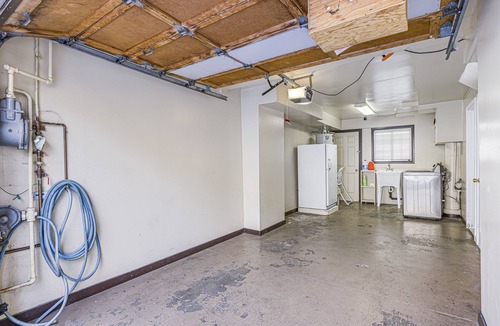 Daly City House | 3 Bedroom House, Walking Distance to BART, Attached Garage, Game Room, and Views