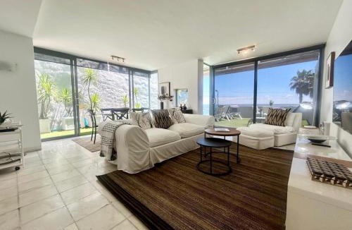 Bantry Bay Apartment | 3 bedroom luxurious apartment in Clifton