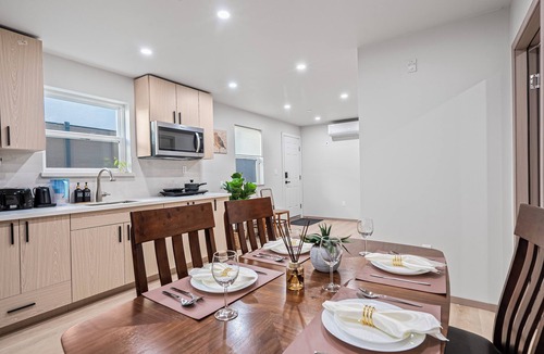 Broadmoor House | 3-bedroom Unit charming Daly City with AC, WiFi