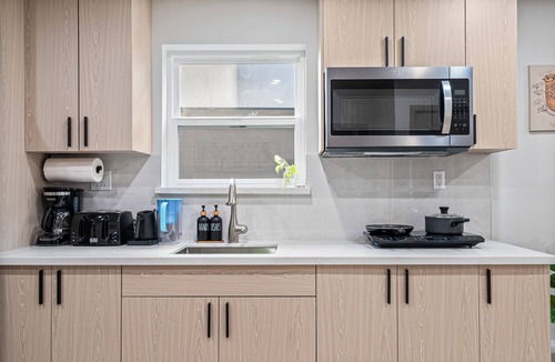 Broadmoor House | 3-bedroom Unit charming Daly City with AC, WiFi