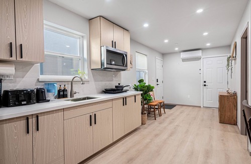 Broadmoor House | 3-bedroom Unit charming Daly City with AC, WiFi