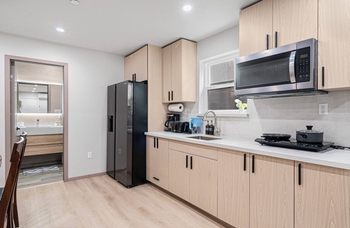 Broadmoor House | 3-bedroom Unit charming Daly City with AC, WiFi