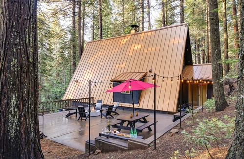 Dorrington Cabin | 3 Mi to Calaveras Big Trees: Cabin w/Fire Pit!