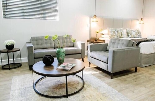 Waverley House | 30 on Whites Guesthouse