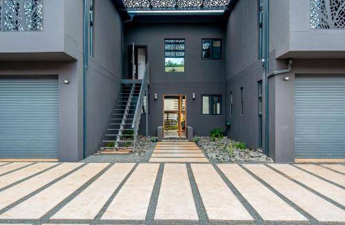 Shaka's Rock Apartment | 300 m² Apartment ∙ 3 bedrooms ∙ 6 guests