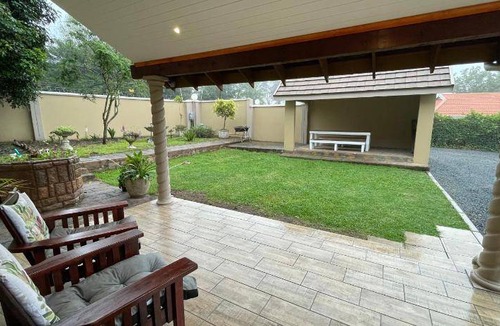 Hillcrest Apartment | 300 m² Apartment ∙ 3 bedrooms ∙ 8 guests