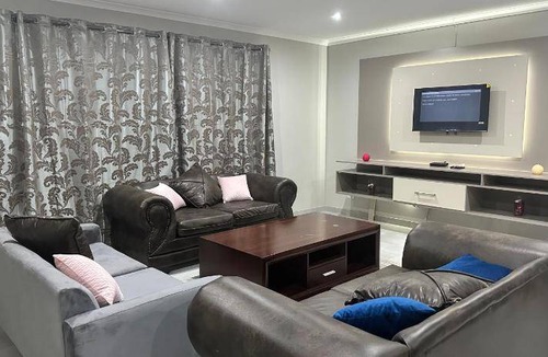 Secunda Apartment | 300 m² Apartment ∙ 3 bedrooms ∙ 5 guests