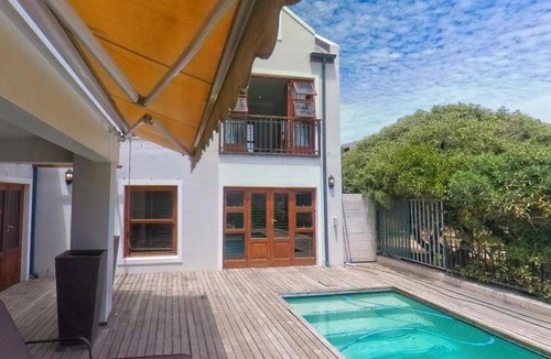 Bloubergstrand Bed & Breakfast | 300 m² Bed and breakfast ∙ 5 bedrooms ∙ 127 guests