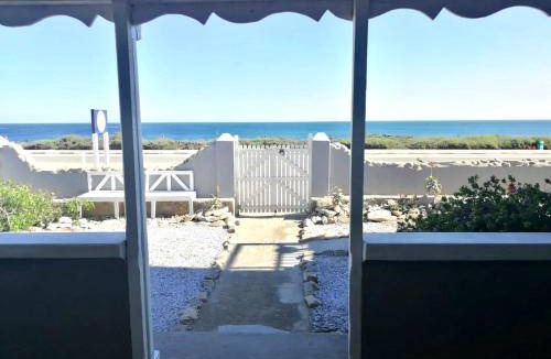Port Nolloth Bed & Breakfast | 300 m² Bed and breakfast ∙ 3 bedrooms ∙ 8 guests
