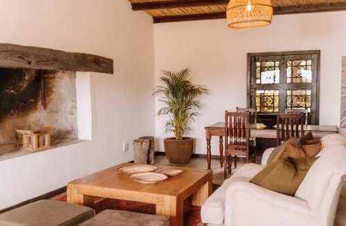 Bonnievale House | 300 m² Farmhouse ∙ 4 bedrooms ∙ 8 guests