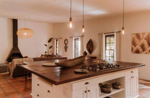 Bonnievale House | 300 m² Farmhouse ∙ 4 bedrooms ∙ 8 guests
