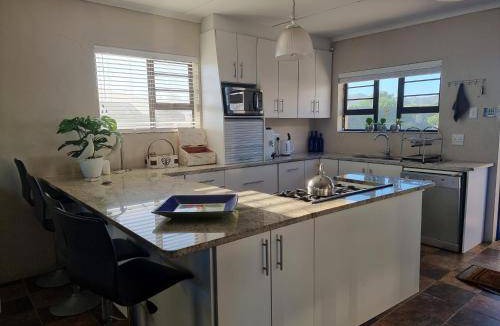 Oyster Bay House | 300 m² House ∙ 4 bedrooms ∙ 12 guests