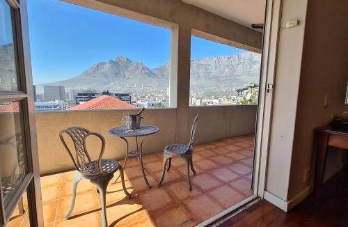 Bo'Kaap House | 300 m² House ∙ 4 bedrooms ∙ 8 guests