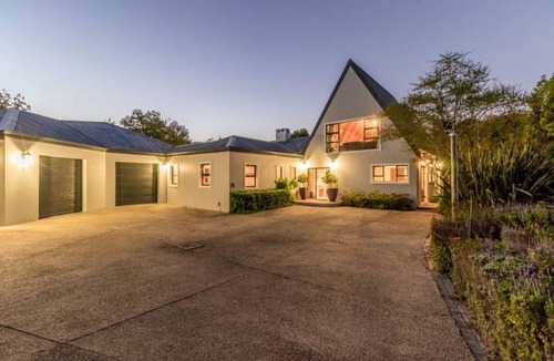 Constantia House | 320 m² House ∙ 4 bedrooms ∙ 10 guests