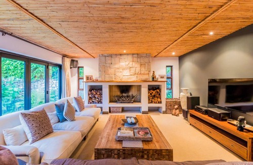 Constantia House | 320 m² House ∙ 4 bedrooms ∙ 10 guests