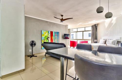 Sea Point Apartment | 33 Blue Waters Studio Apartment.