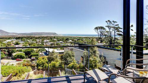 Noordhoek Villa | 330 m² Villa ∙ 4 bedrooms ∙ 10 guests