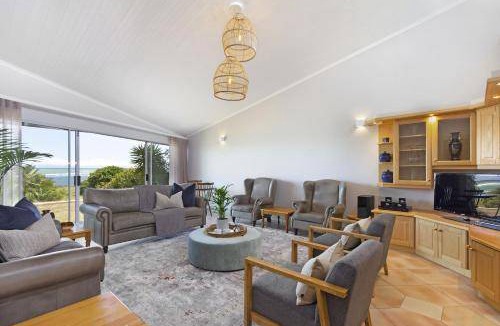 Gordons Bay Central Apartment | 330 m² Apartment ∙ 6 bedrooms ∙ 12 guests