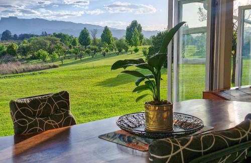 Okhahlamba House | 335 m² House ∙ 3 bedrooms ∙ 10 guests