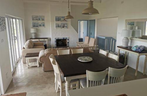 Oyster Bay House | 341 m² House ∙ 3 bedrooms ∙ 7 guests
